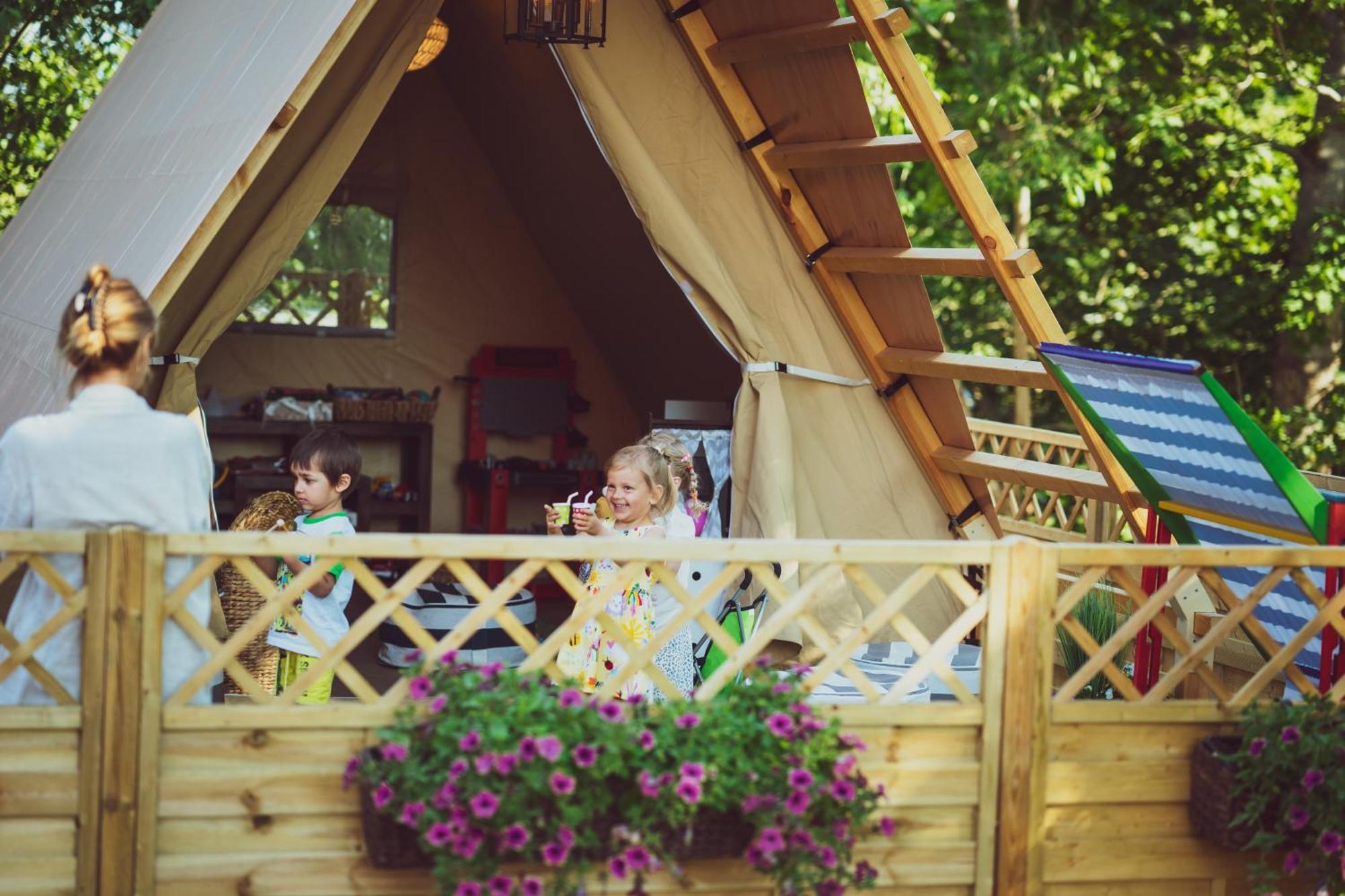Hotel Mia Glamping Orissaare Exterior foto