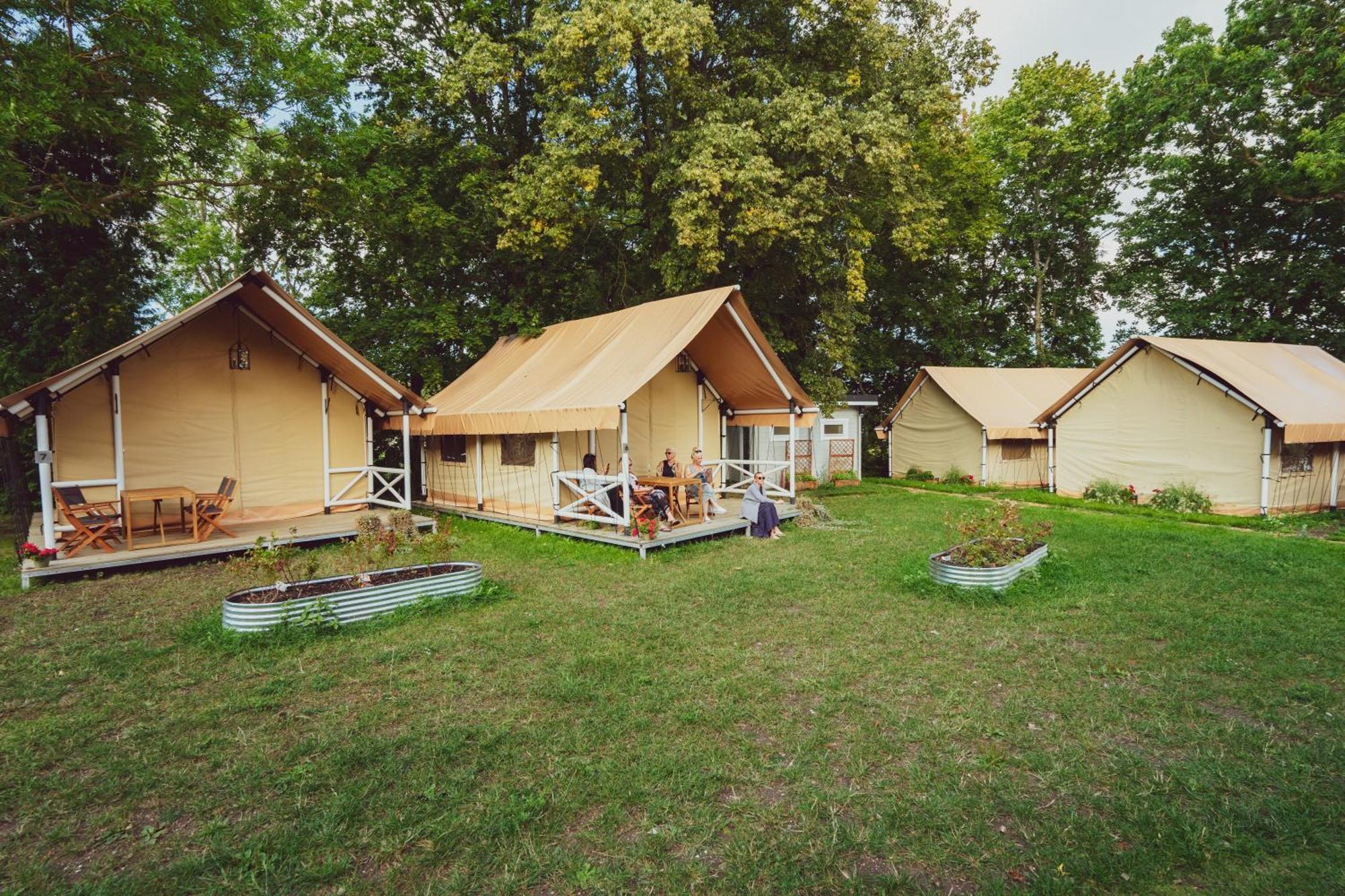Hotel Mia Glamping Orissaare Exterior foto